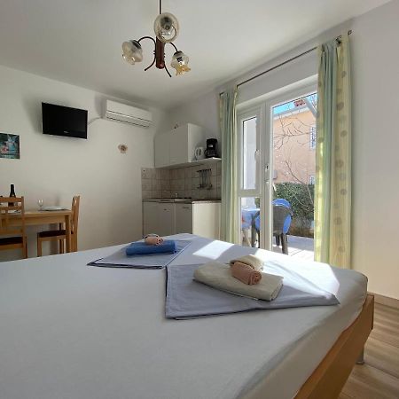Guest House Dijana Krk Town Bagian luar foto