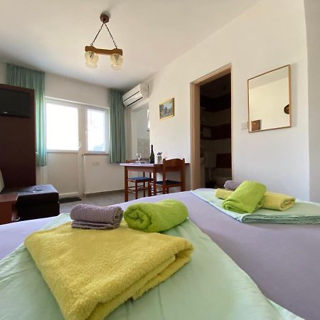 Guest House Dijana Krk Town Bagian luar foto
