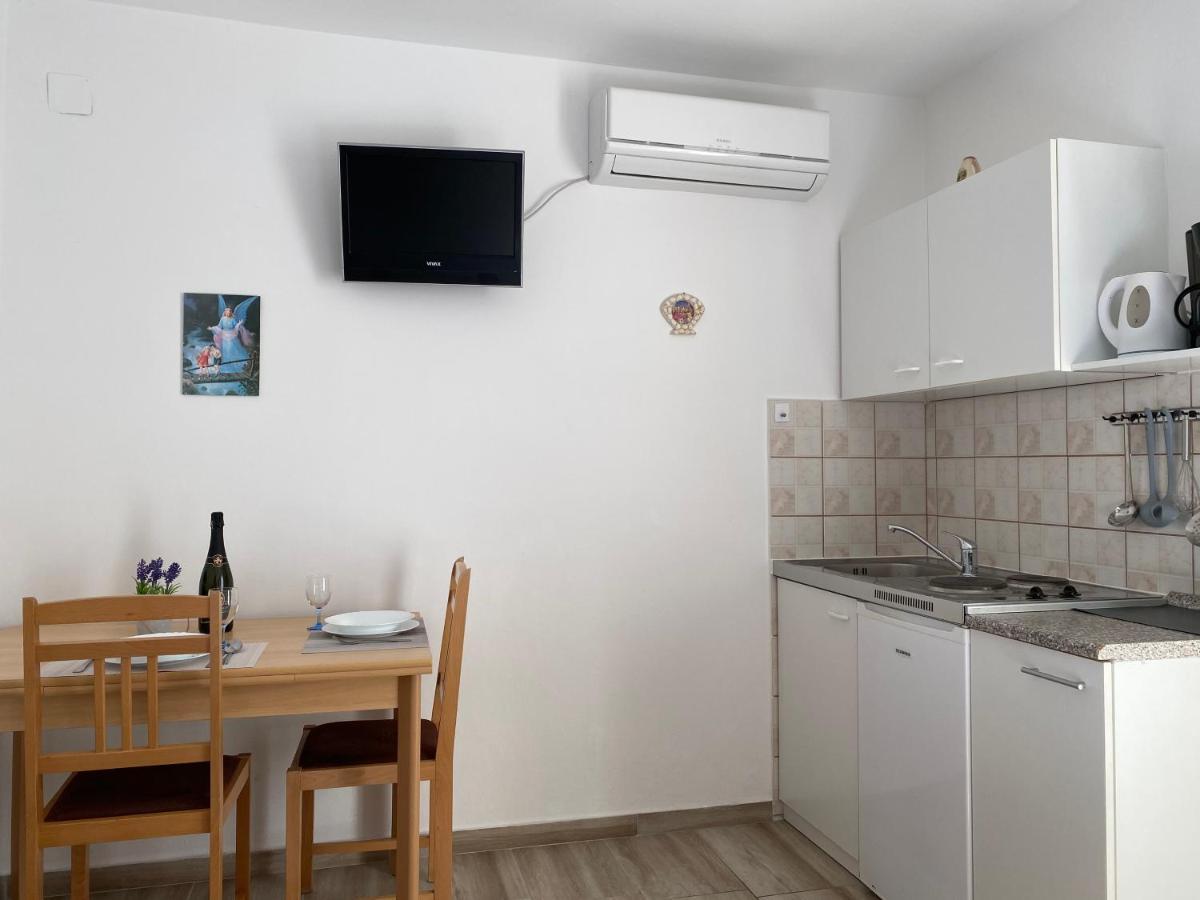 Guest House Dijana Krk Town Bagian luar foto
