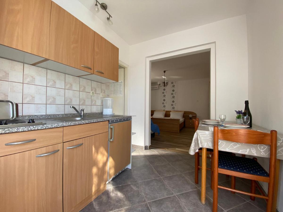 Guest House Dijana Krk Town Bagian luar foto