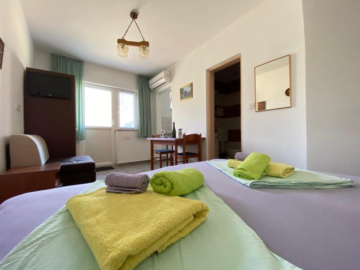 Guest House Dijana Krk Town Bagian luar foto
