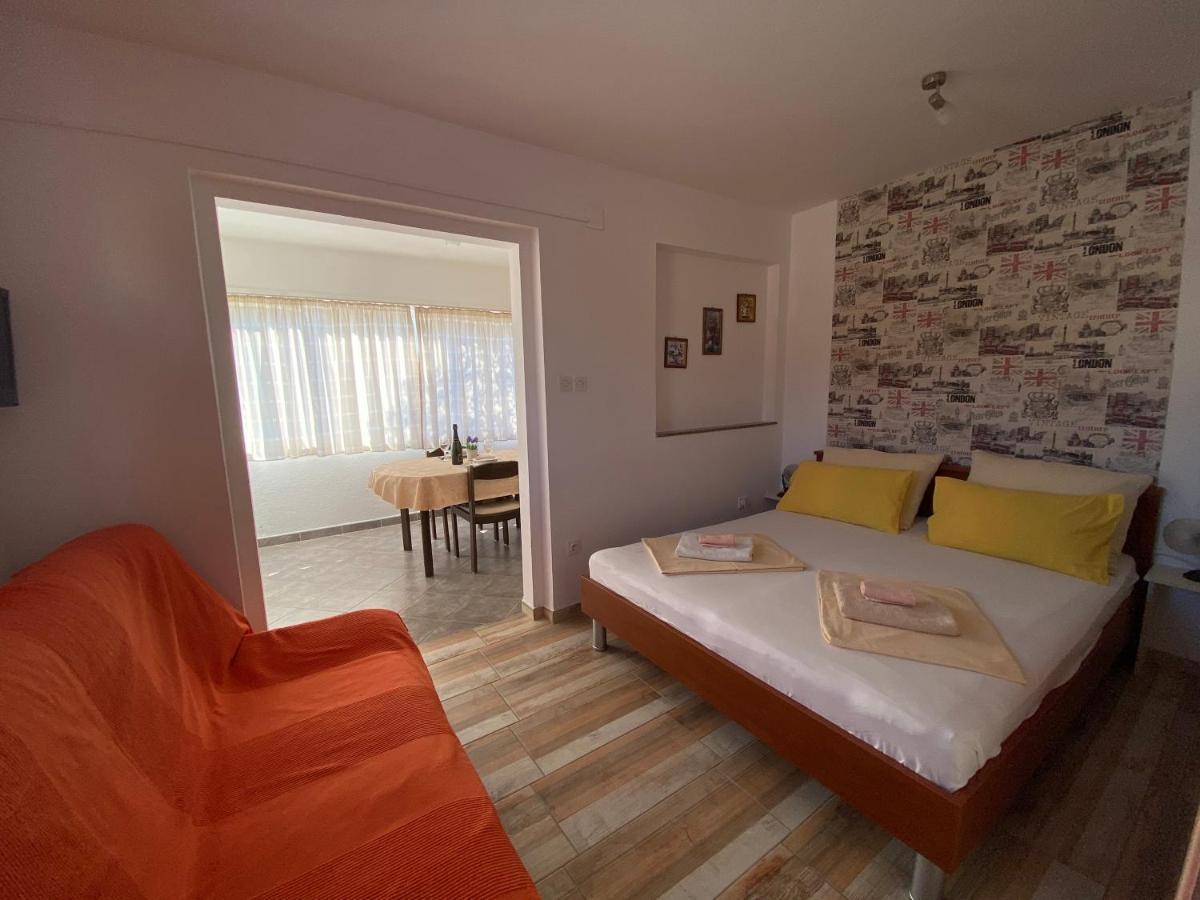 Guest House Dijana Krk Town Bagian luar foto