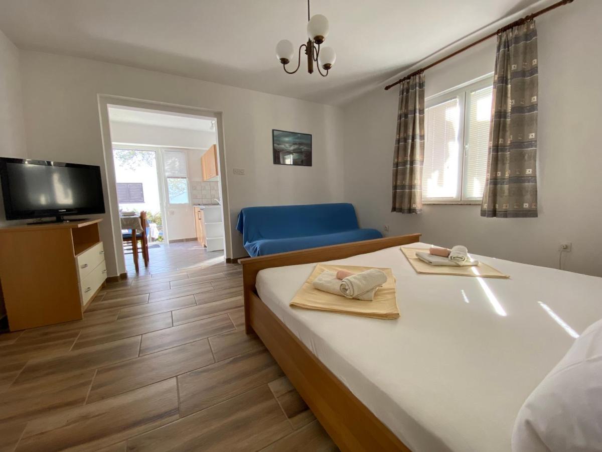 Guest House Dijana Krk Town Bagian luar foto