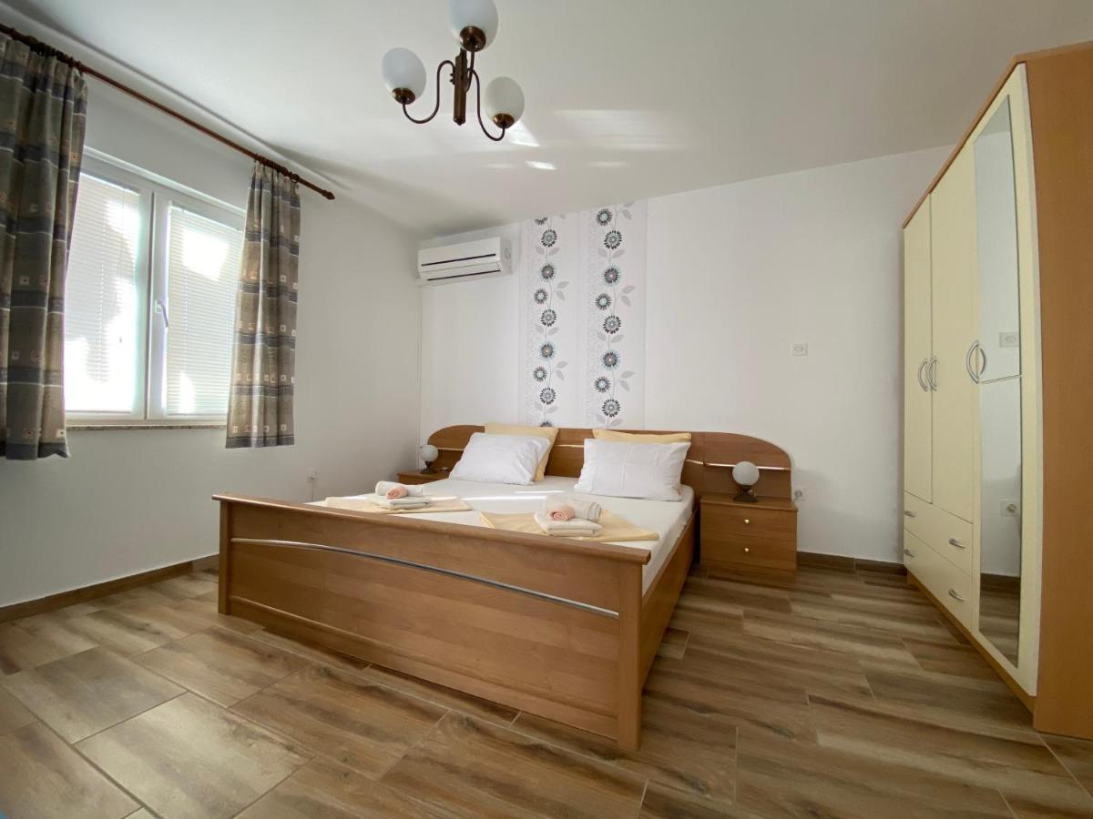 Guest House Dijana Krk Town Bagian luar foto