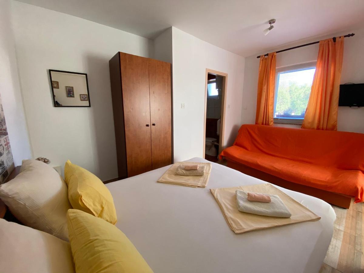 Guest House Dijana Krk Town Bagian luar foto