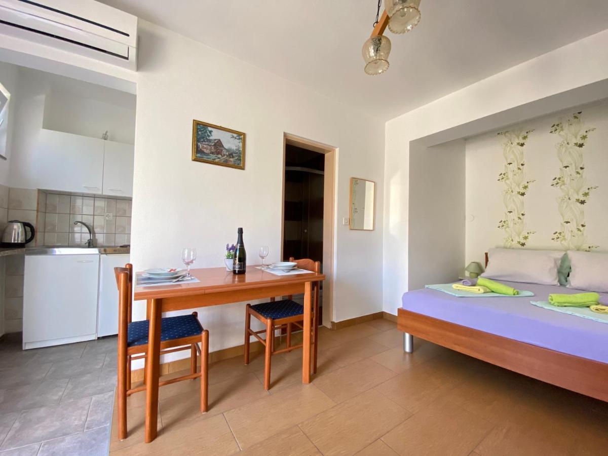 Guest House Dijana Krk Town Bagian luar foto
