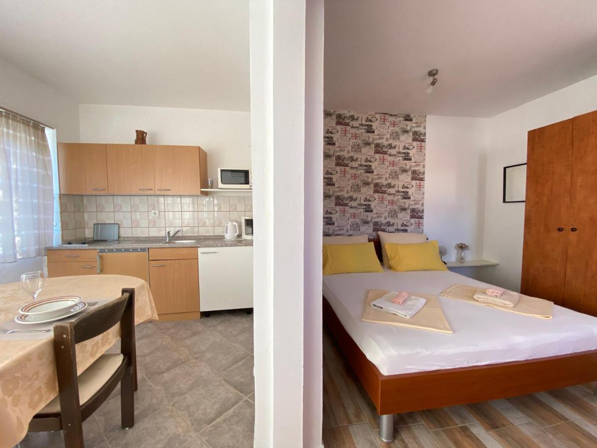 Guest House Dijana Krk Town Bagian luar foto