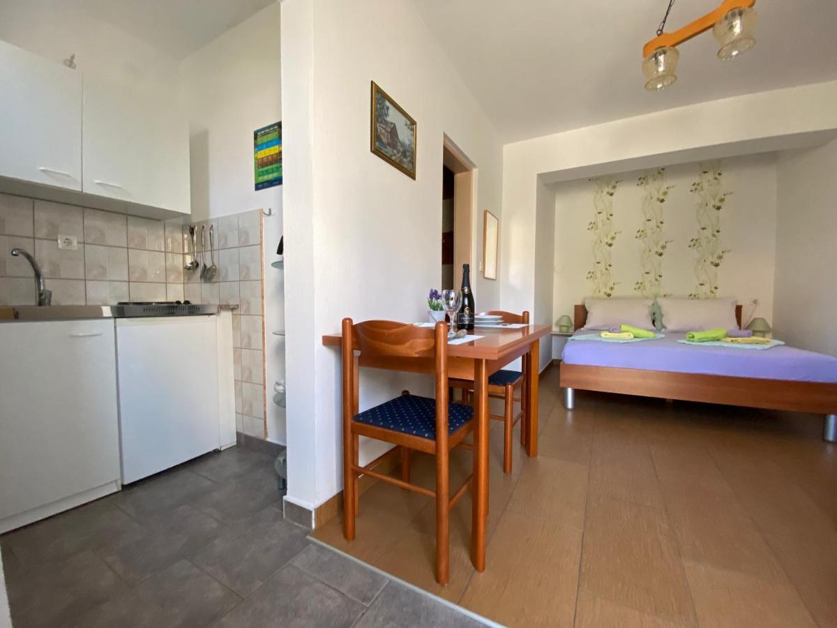 Guest House Dijana Krk Town Bagian luar foto