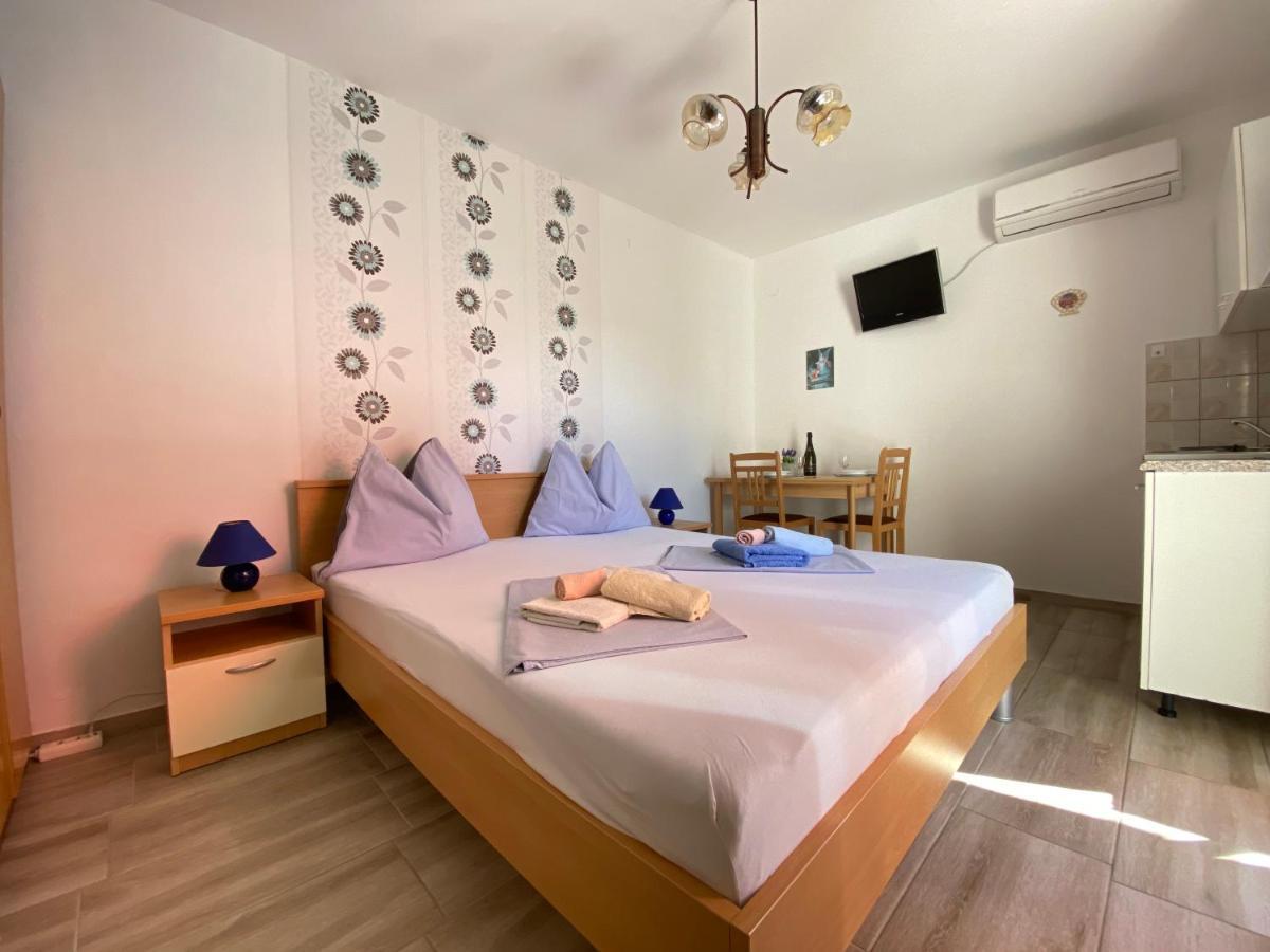 Guest House Dijana Krk Town Bagian luar foto