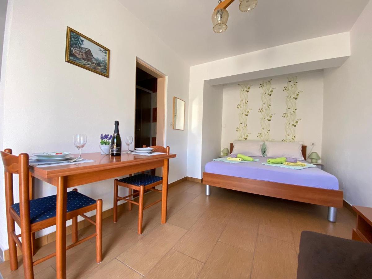 Guest House Dijana Krk Town Bagian luar foto