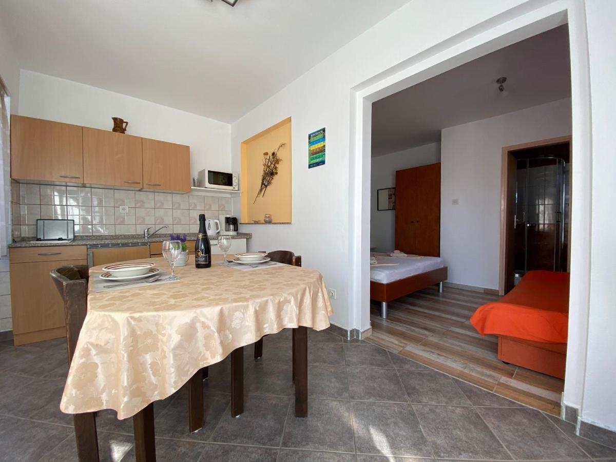 Guest House Dijana Krk Town Bagian luar foto