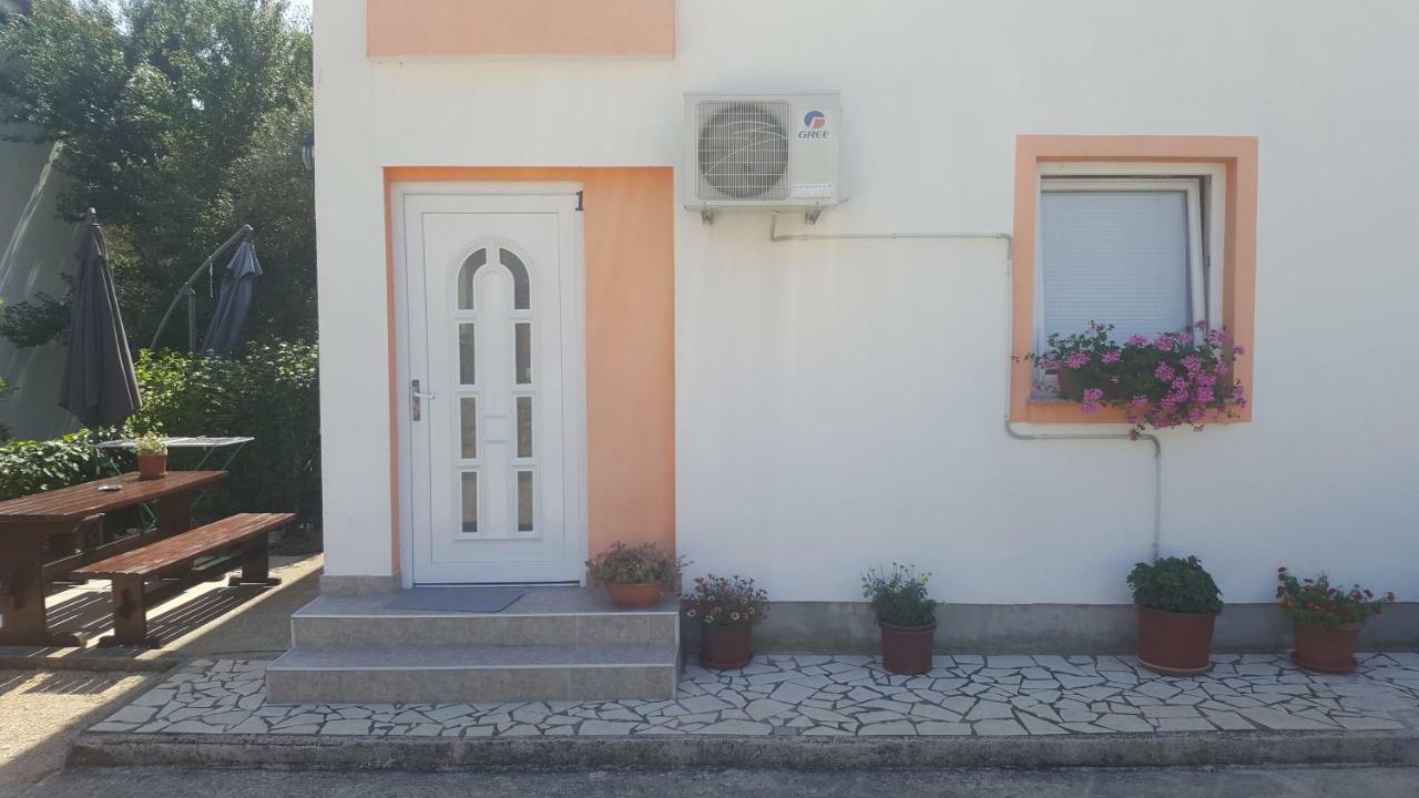 Guest House Dijana Krk Town Bagian luar foto