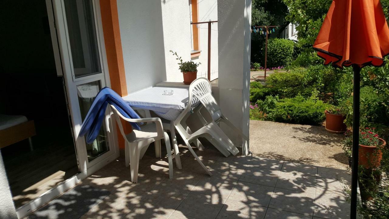 Guest House Dijana Krk Town Bagian luar foto