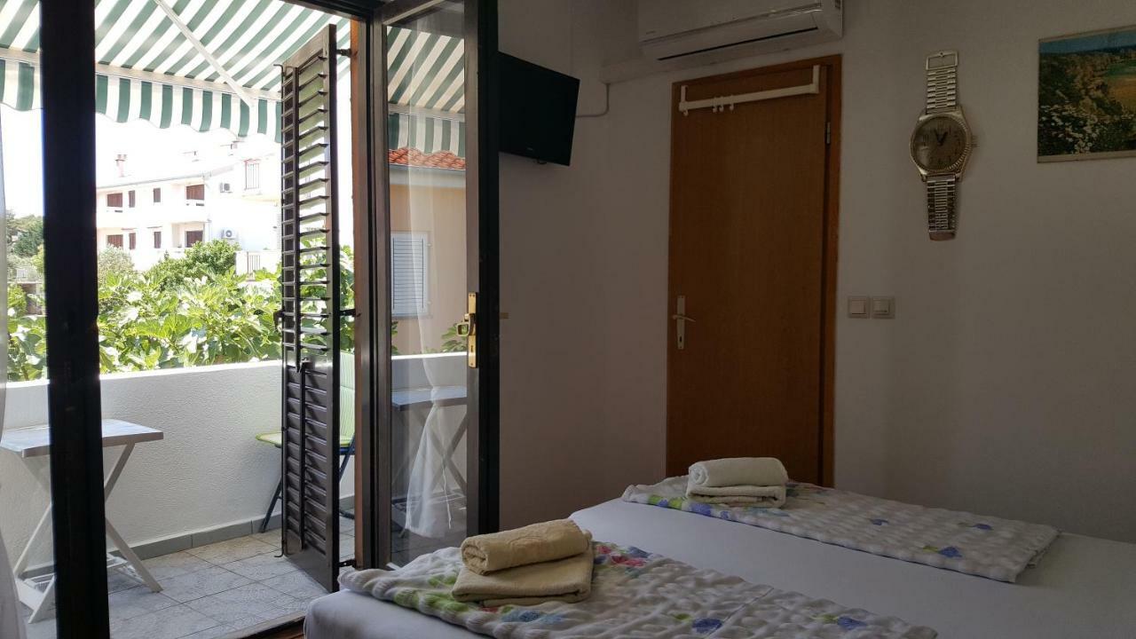 Guest House Dijana Krk Town Bagian luar foto