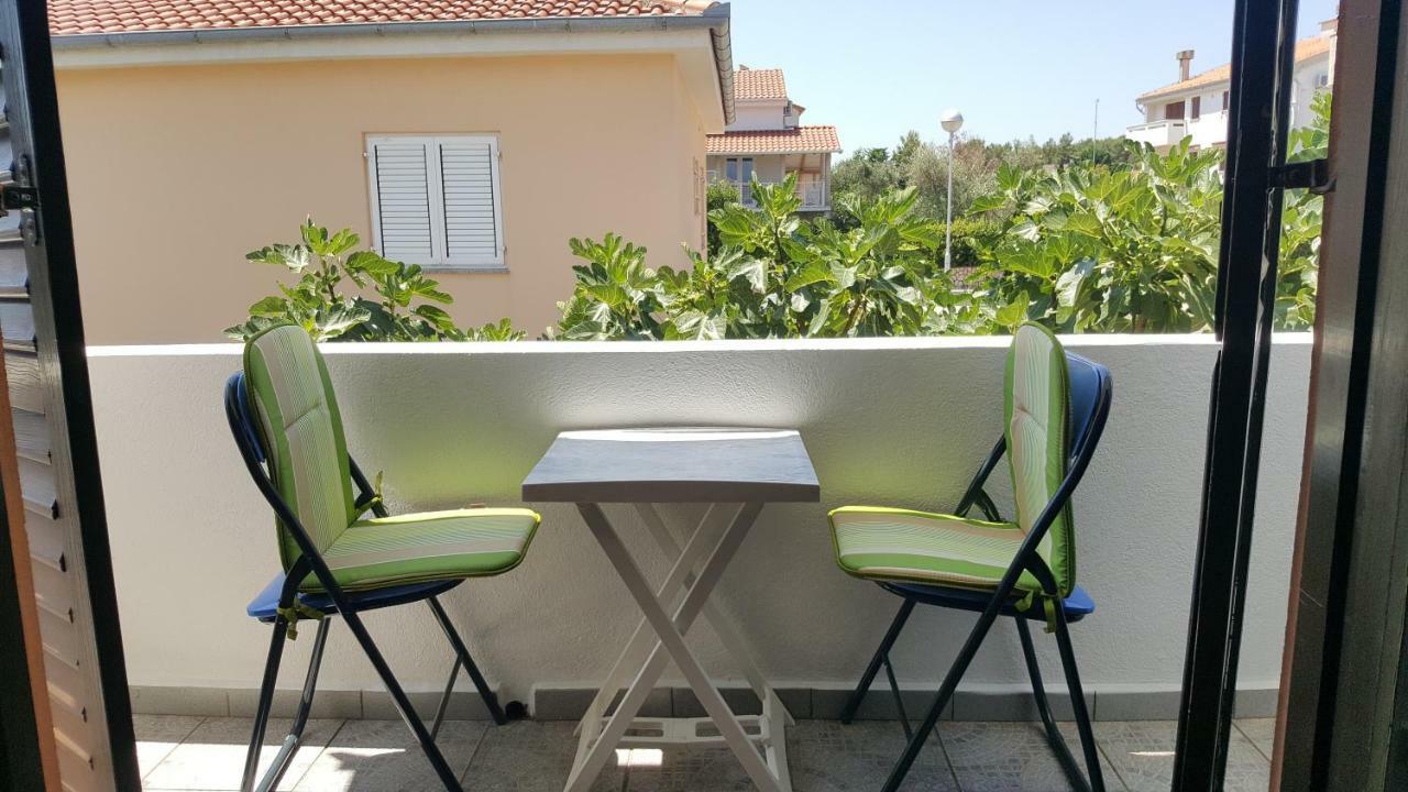 Guest House Dijana Krk Town Bagian luar foto